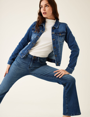 Garcia - Celia - flared jeans - dark used - 2