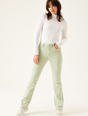 Garcia - Celia - utsvängda jeans - smoke green - 4