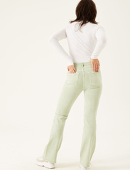 Garcia - Celia - flared jeans - smoke green - 5