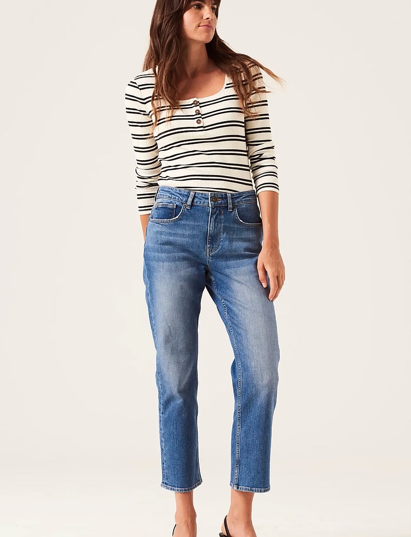 Garcia - Luisa - sirge säärega teksad - medium used - 4