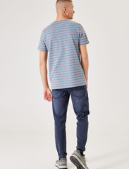 Garcia - men`s T-shirt ss - kortermede t-skjorter - stone blue - 5