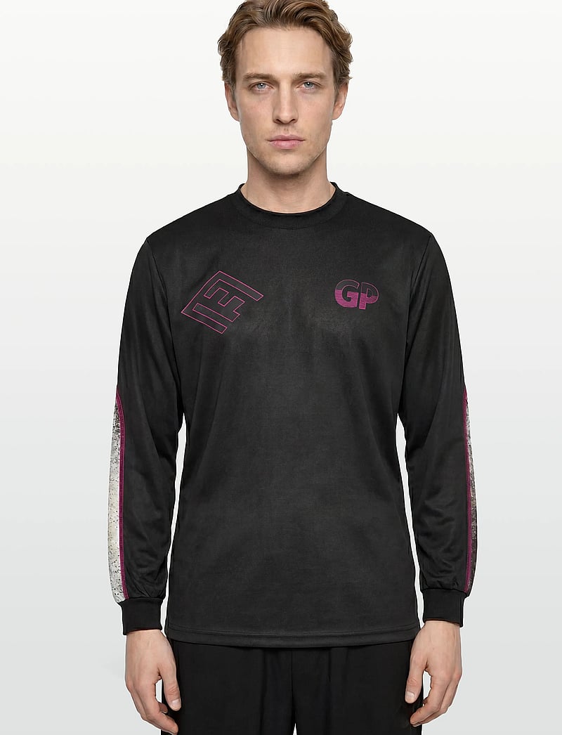 Garment Project - Technical Long Sleeved Tee - Black - long-sleeved t-shirts - black/grey a.o.p. - 5
