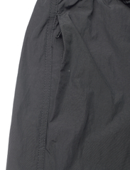 Garment Project - Tech Pant - casual byxor - 445 charcoal - 2