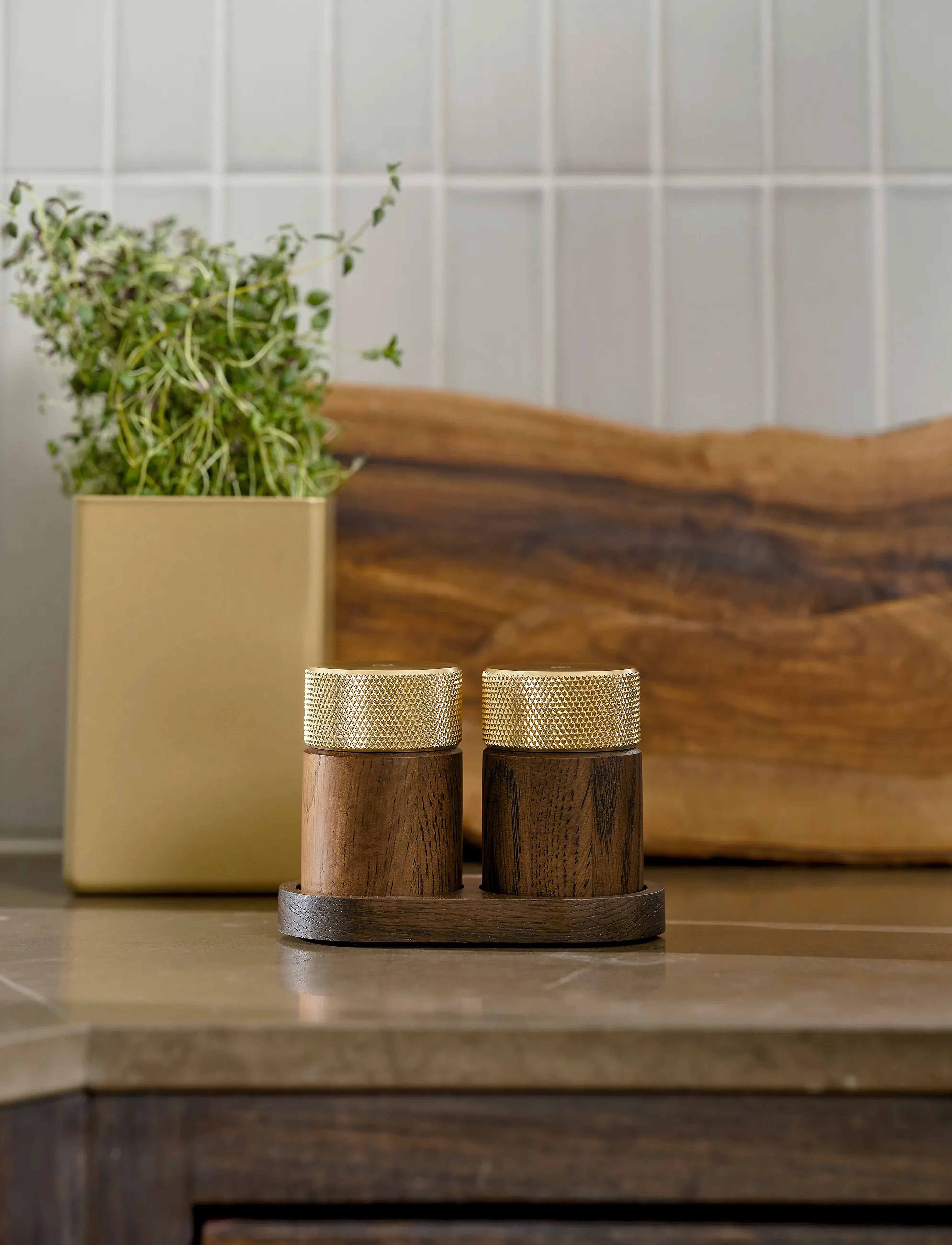 Gejst Sina Salt And Pepper Mill Dark Ash/ Brass, Ø6X9, Grinders, Braun - & Shakers, Homeware