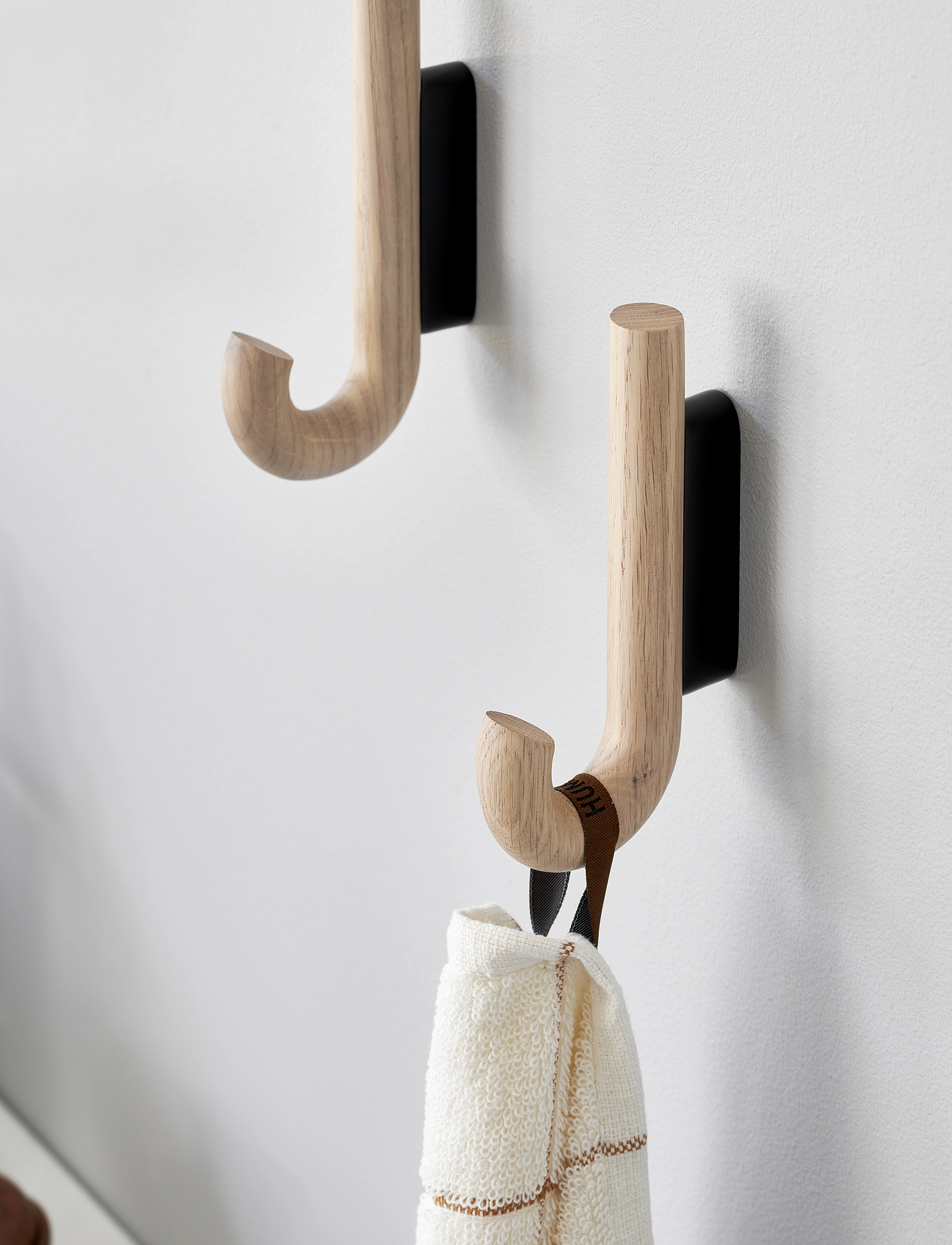 Gejst - Hook hanger mini oak/black - hooks - oak black - 3