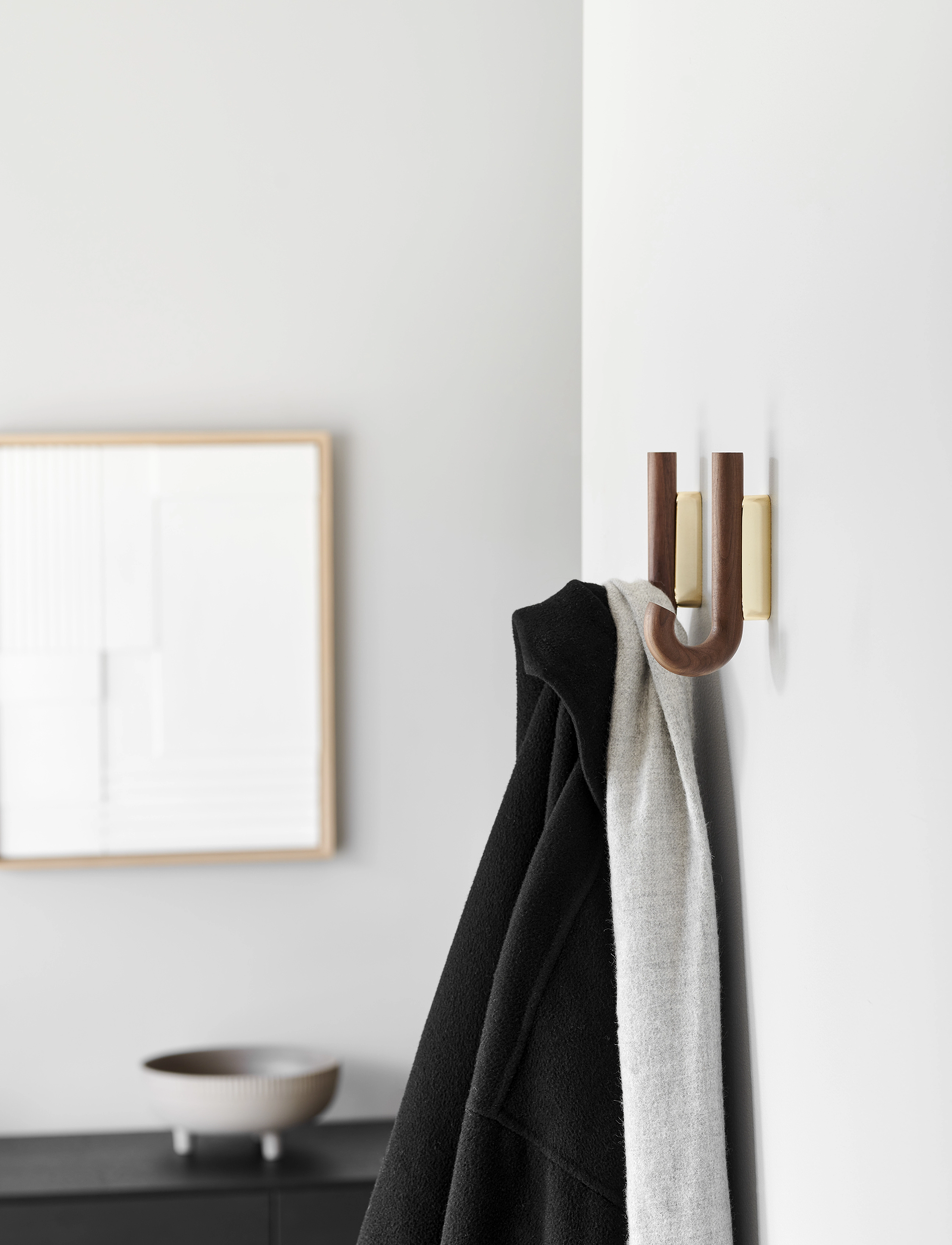 Gejst Hook Hanger Mini Walnut/Brass, H:13.3 cm, Hooks & Knobs, Braun - Hooks, Homeware