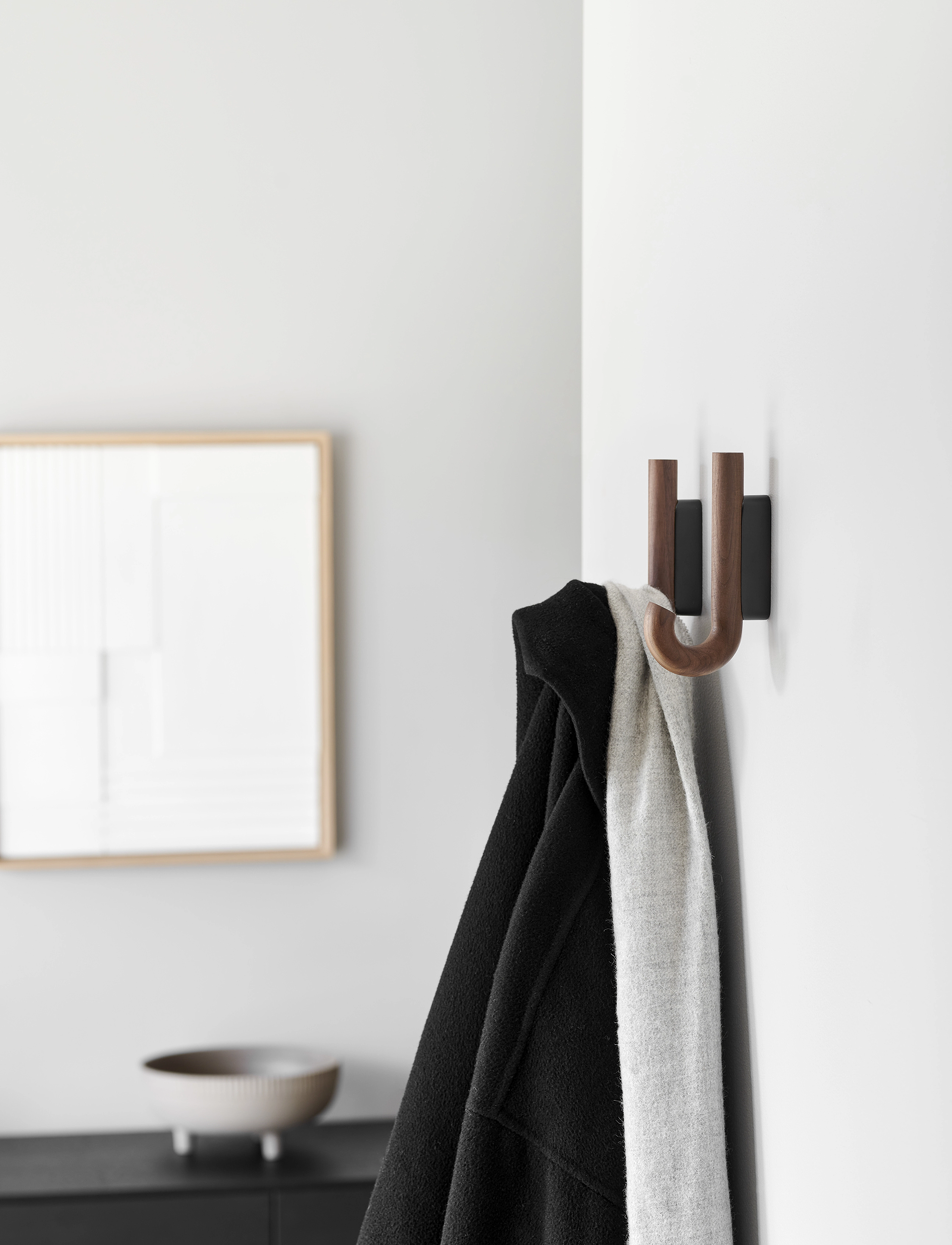 Gejst Hook Hanger Mini Walnut/Black, H:13.3 cm, Hooks & Knobs, Braun - Hooks, Homeware
