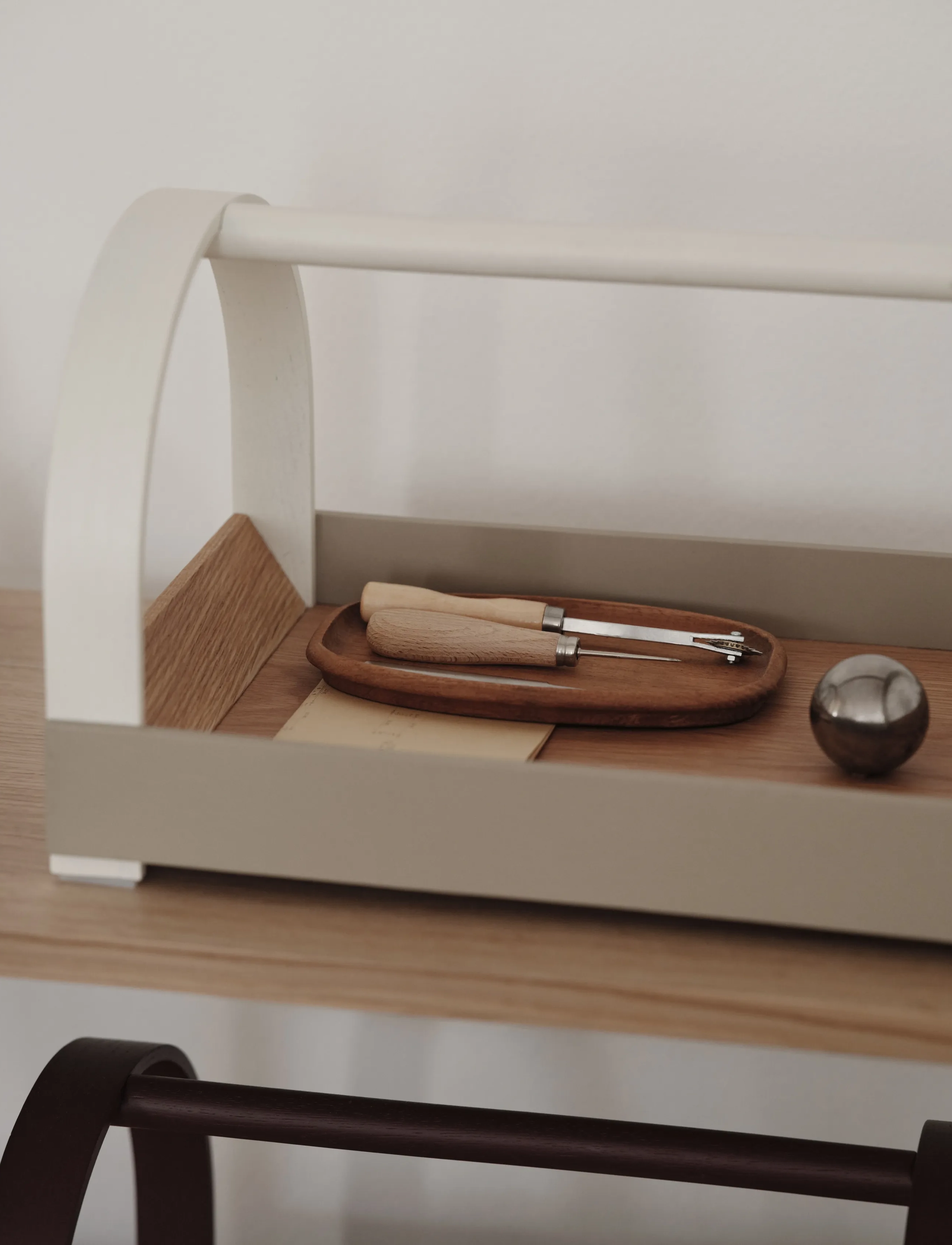 Gejst - KYDO tray Oak Beige White - tabletts - oak beige white - 3
