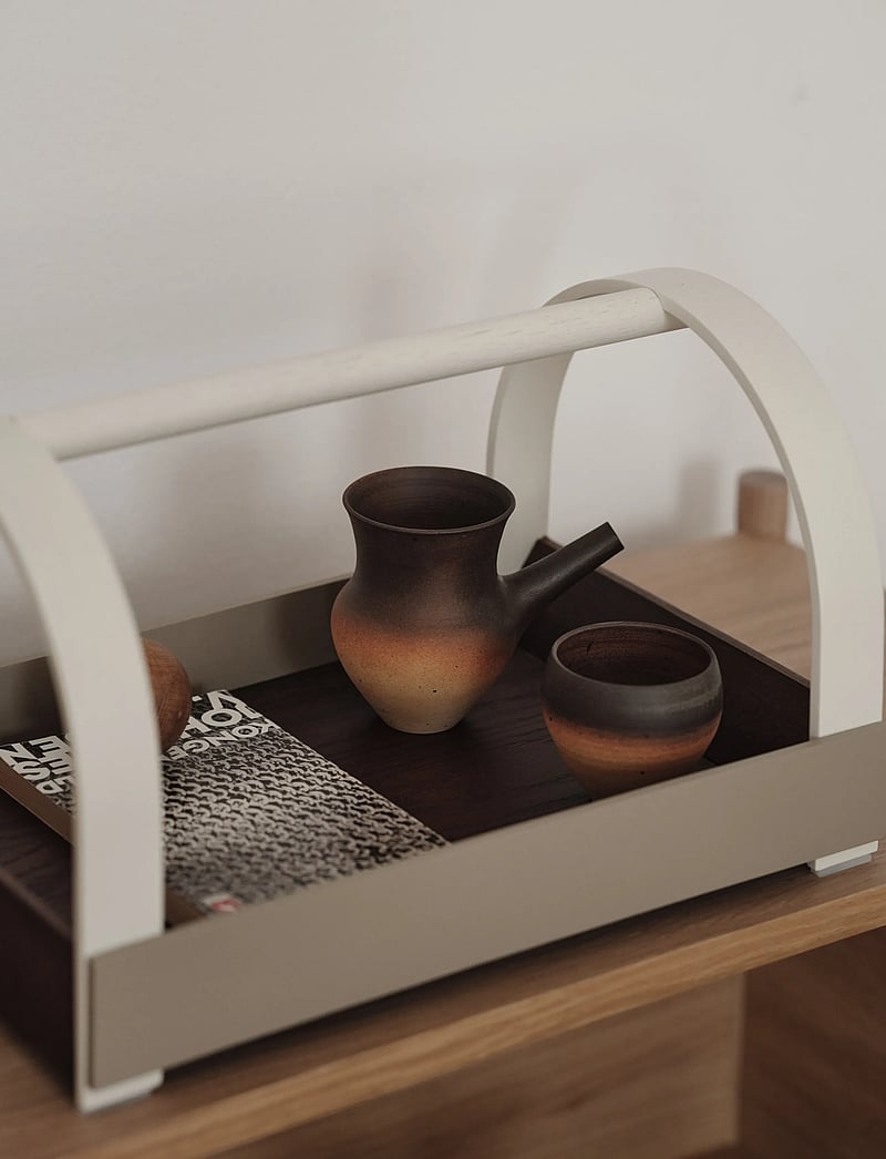 Gejst - KYDO tray Dark Oak Beige White - tabletts - dark oak beige white - 4