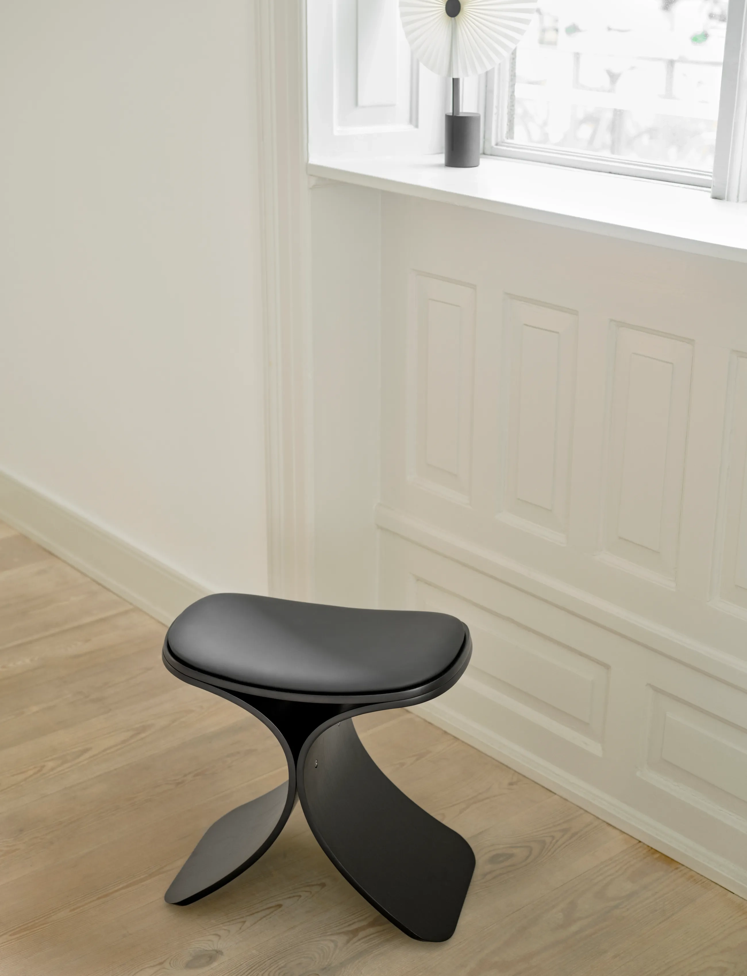 Gejst Luno Stool Black Oak/ Leather, 45X48X28, Chairs & Stools, Schwarz - Stools Benches, Homeware