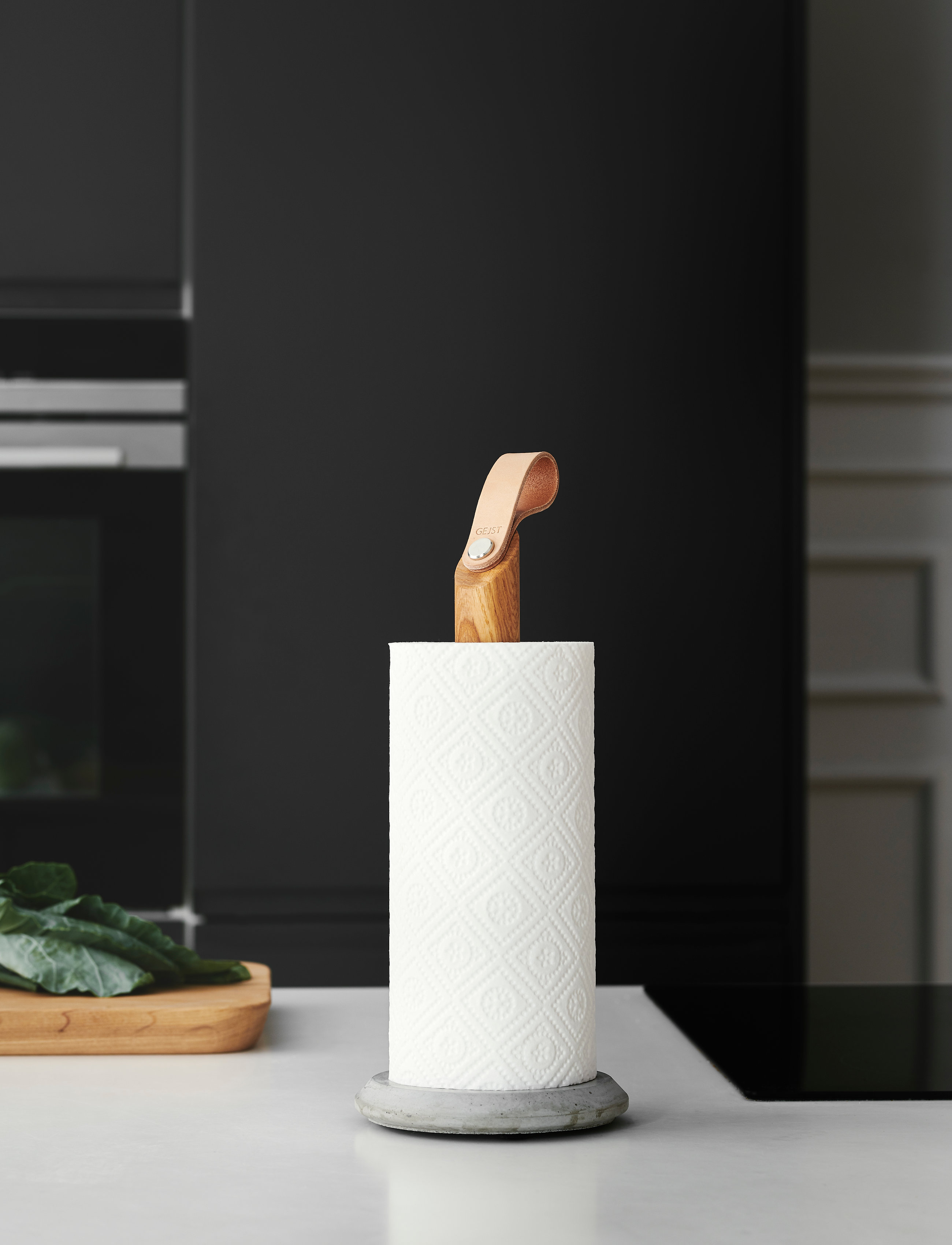 Gejst - Grab kitchen roll holder - tørkerullholdere - oak - 2