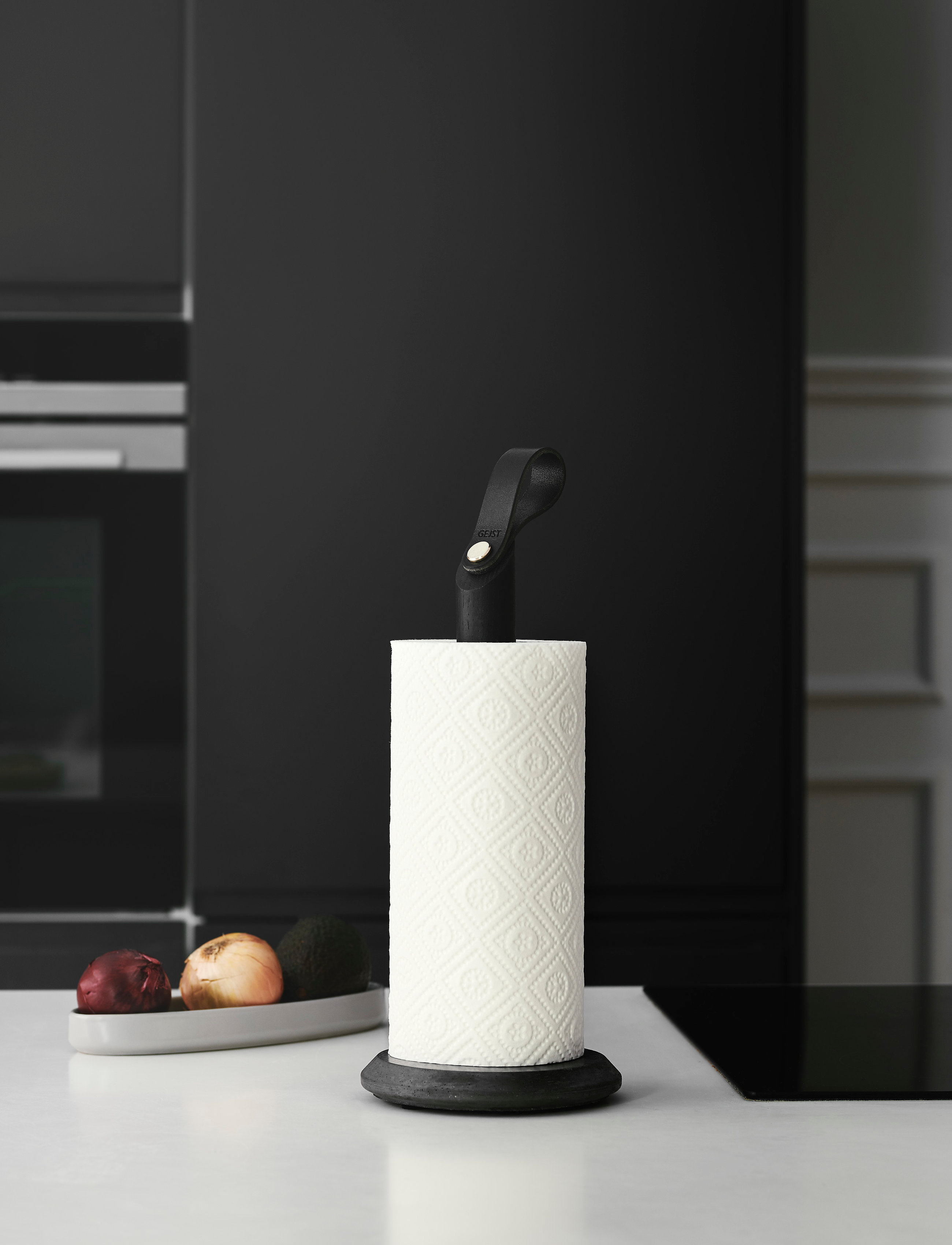 Gejst - Grab kitchen roll holder black - kitchen roll holders - black oak - 3