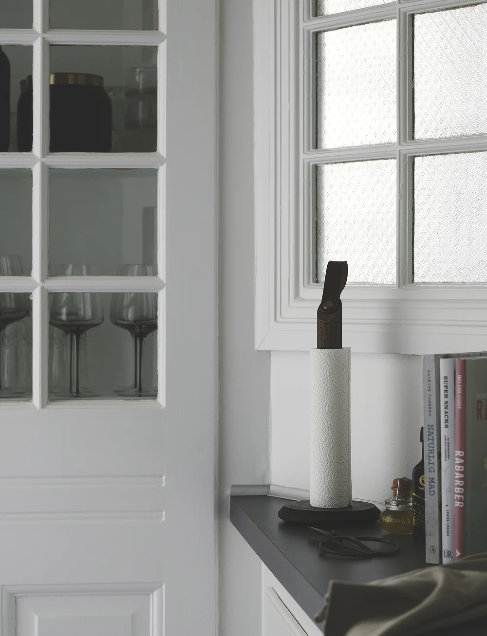 Gejst - Grab Kitchenroll holder - osta hinna alusel - smoked oak - 4