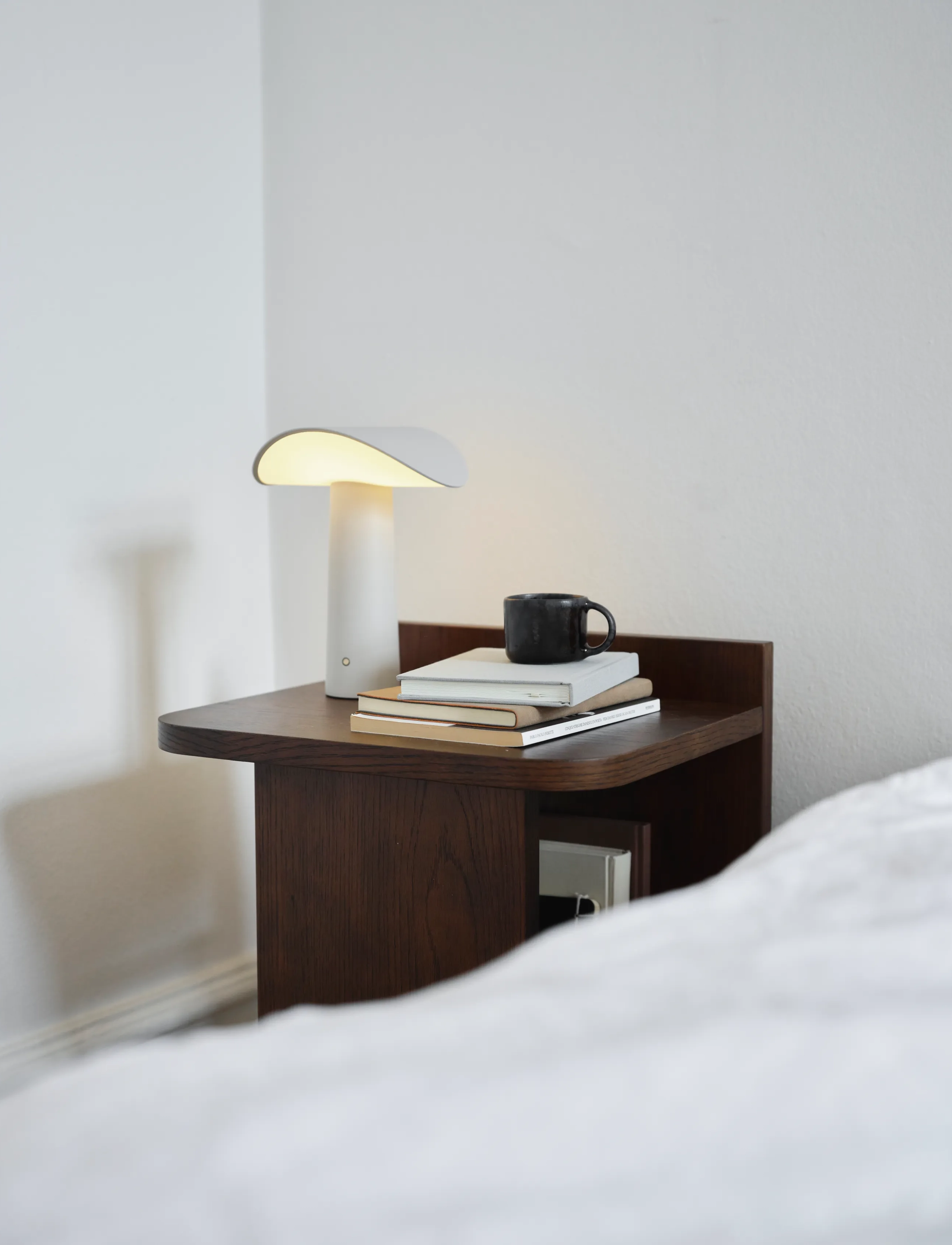 Gejst Lium Portable Lamp, 22.5 cm X 17.5 cm X 16.5 cm, Grey, Lamper > Bordlamper, Unisex
