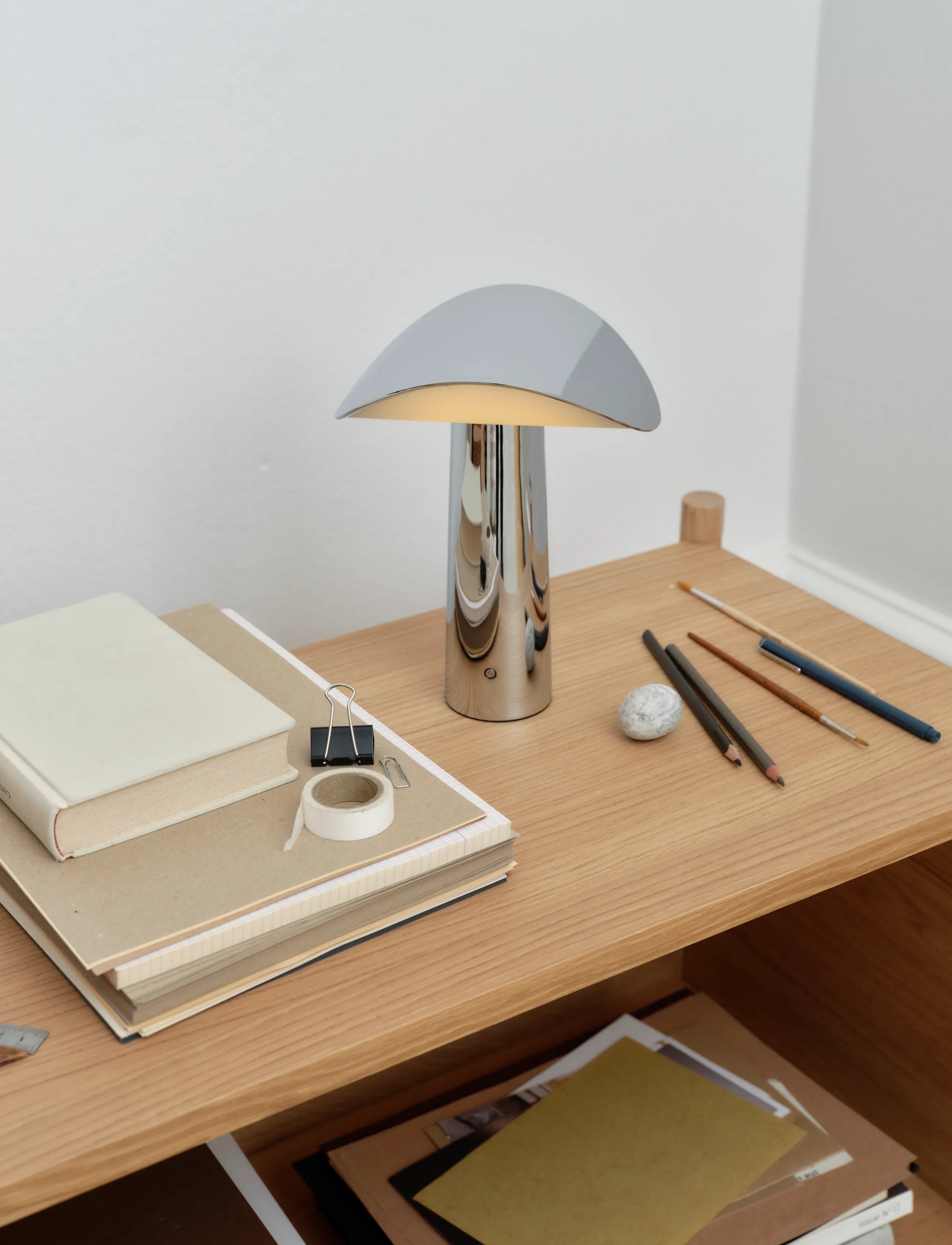 Gejst Lium Portable Lamp, 22.5 cm X 17.5 cm X 16.5 cm, Silver, Lamper > Bordlamper, Unisex