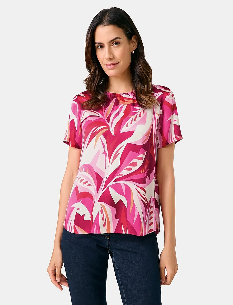 Gerry Weber - Blouse 1/2 sleeve - kurzämlige blusen - red/pink/sunrise leaf aop - 4