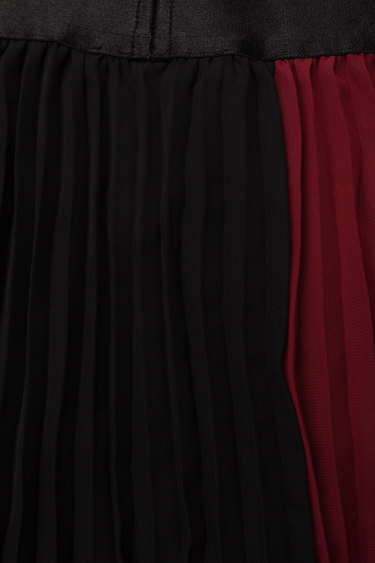 Gestuz - Plissa skirt AO18 - biking red color block - 3