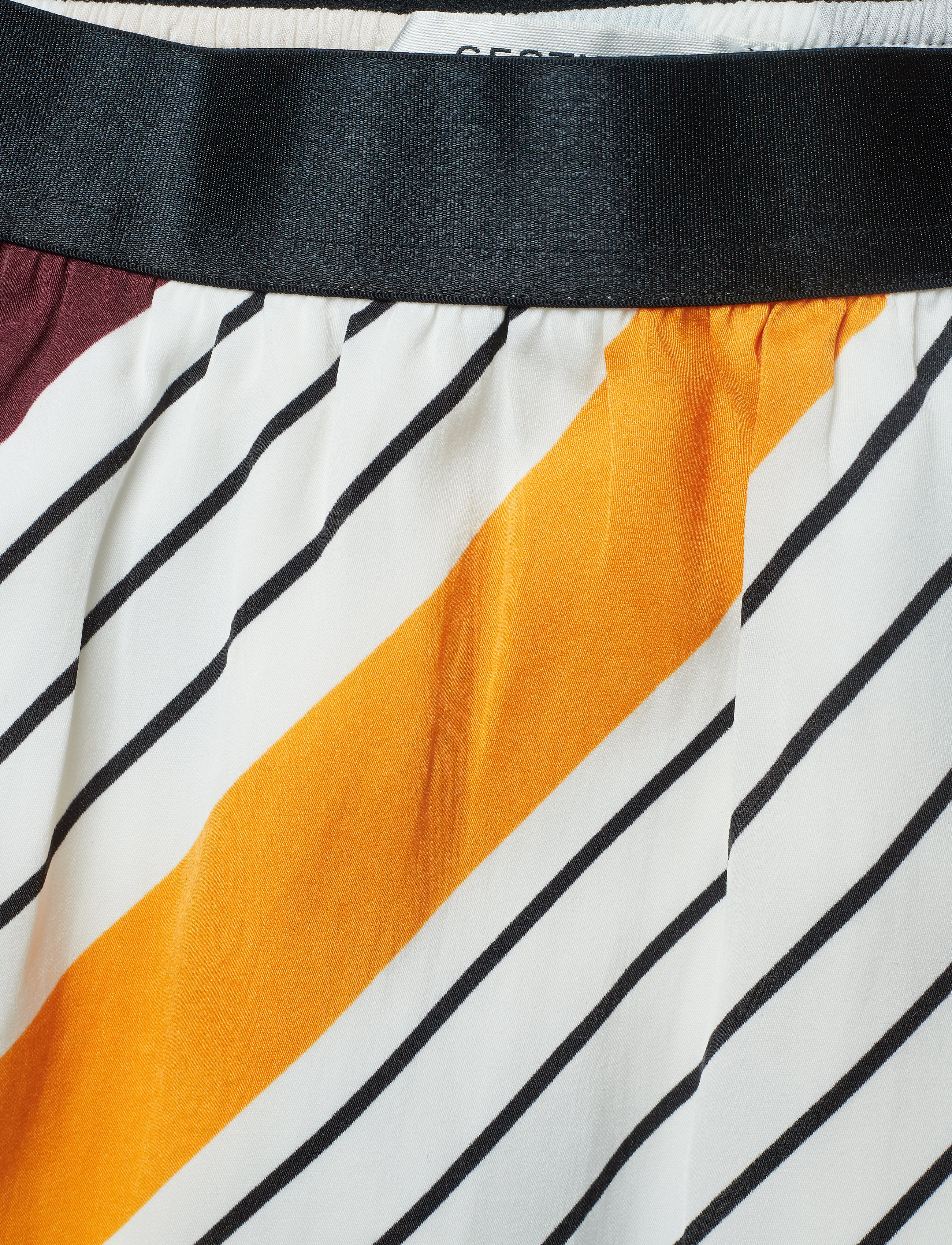 Gestuz - DianonaGZ skirt AO19 - diagonal yellow stripe - 2