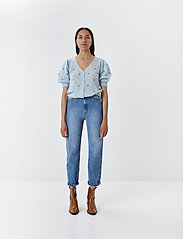 Gestuz - DacyGZ HW straight jeans - tiesaus kirpimo džinsai - medium blue - 3