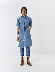 Gestuz - DacyGZ HW straight jeans - tiesaus kirpimo džinsai - medium blue - 6