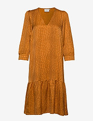 Gestuz - TabbyGZ dress MS20 - midi kjoler - golden oak - 2