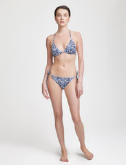 Gestuz - PilGZ bikini bottom - bikinis mit seitenbändern - blue flower draft - 2