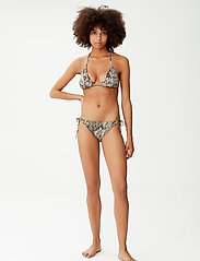 Gestuz - PilGZ bikini bottom - bikini ar sānu aukliņām - yellow leo - 2