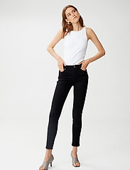 Gestuz - MaggieGZ MW skinny jeans  black - liibuvad teksad - black - 2