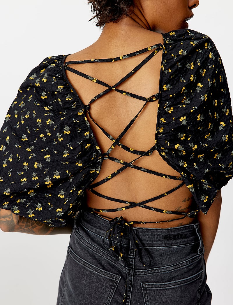 Gestuz - AveryGZ top - crop tops - tulip black and yellow - 5