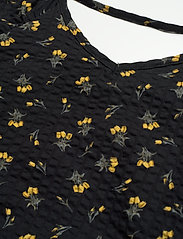 Gestuz - AveryGZ top - t-shirt & tops - tulip black and yellow - 6