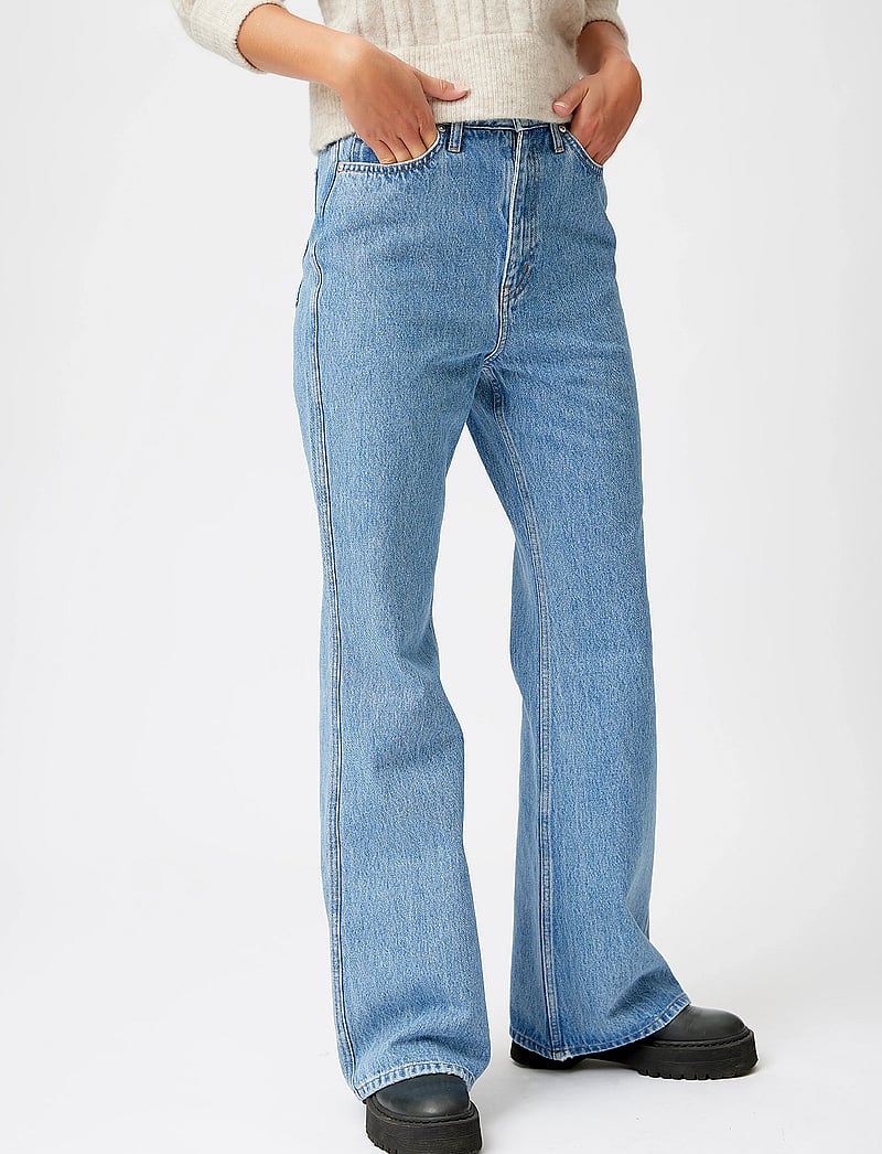 Gestuz - DenaGZ HW flared jeans - flared jeans - classic blue - 0