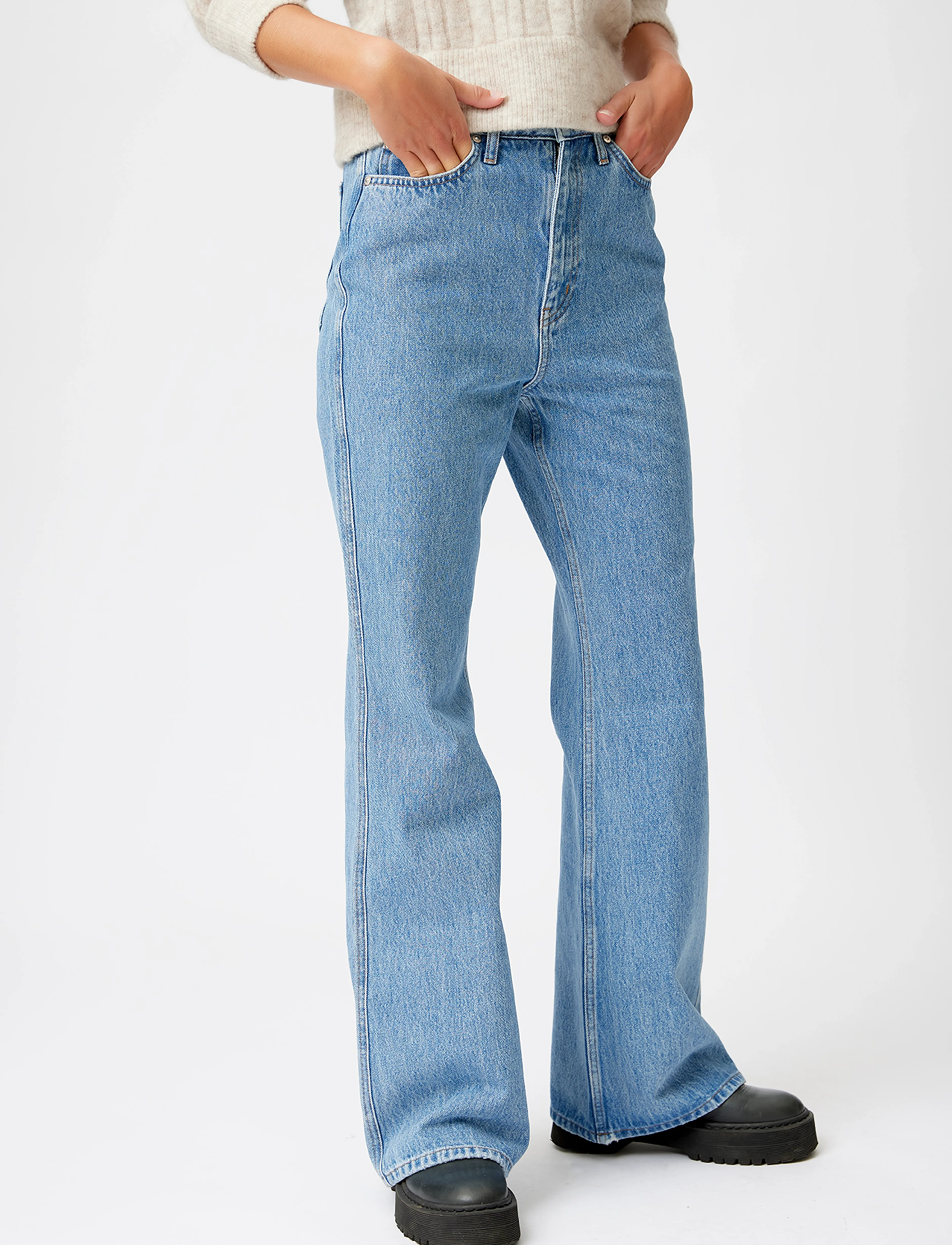 Gestuz DenaGZ HW flared jeans - Transitional Layering - CLASSIC BLUE / blue