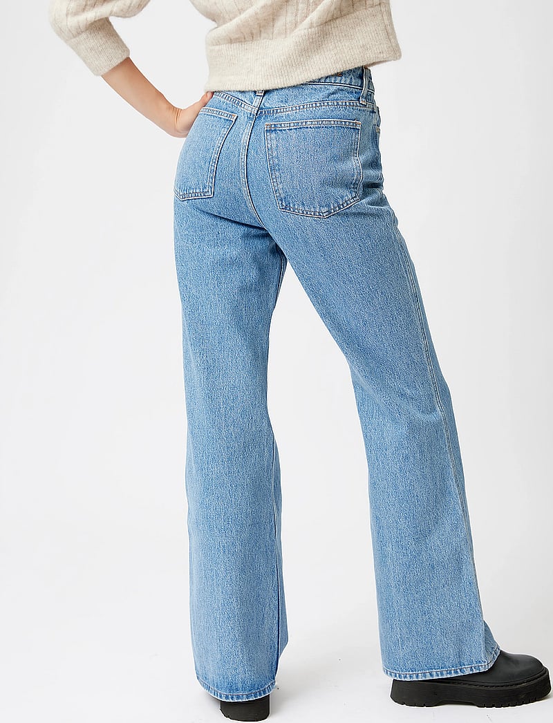 Gestuz - DenaGZ HW flared jeans - flared jeans - classic blue - 3