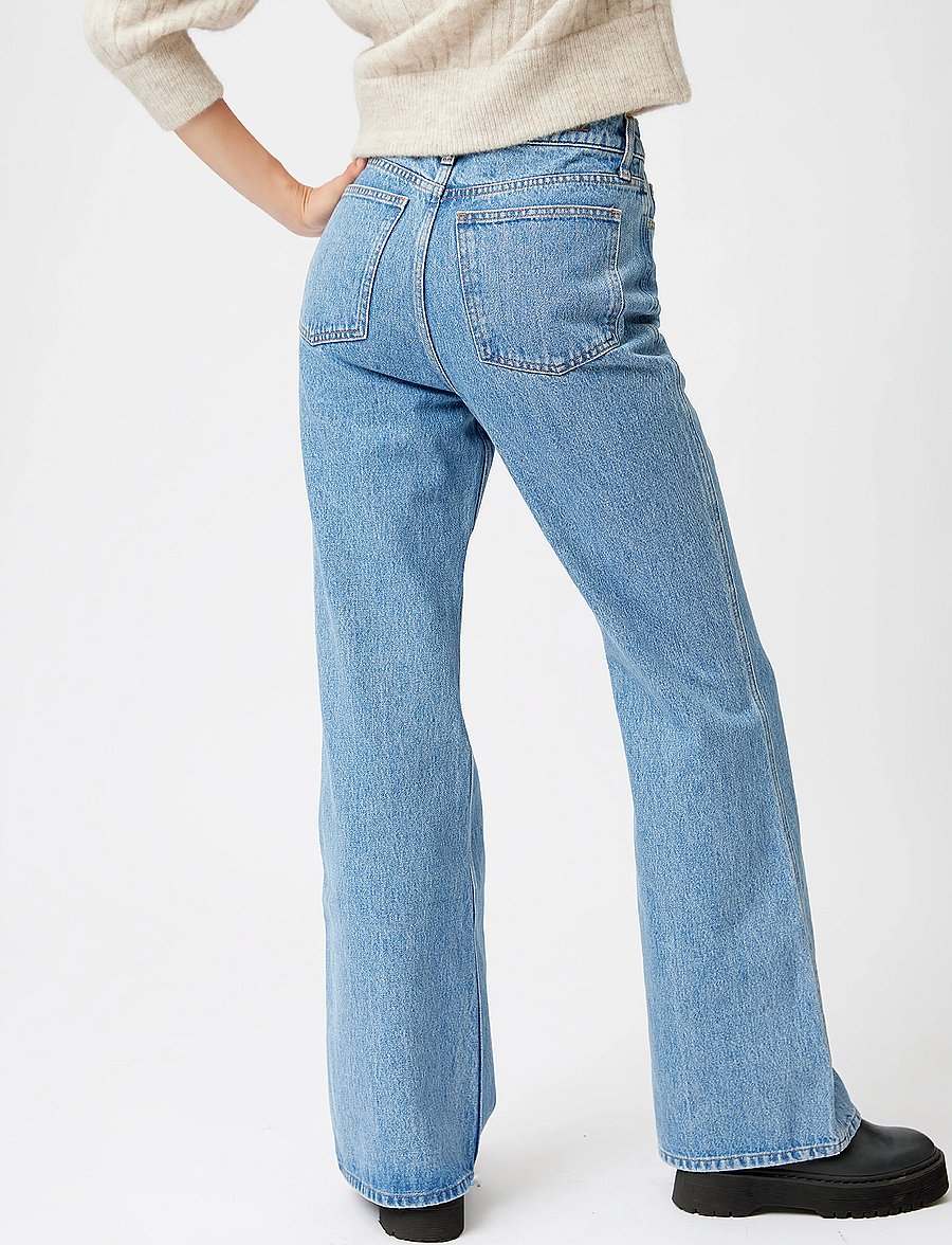 Gestuz - DenaGZ HW flared jeans - schlaghosen - classic blue - 3