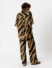 Gestuz - BothildeGZ HW pants - bukser med brede ben - maxi zebra tiger's eye - 3