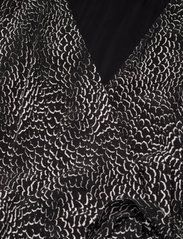 Gestuz - MariettaGZ wrap dress - omslagskjoler - black scales - 3