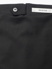 Gestuz - PaulaGZ MW mini skirt NOOS - short skirts - black - 5