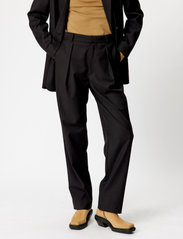 Gestuz - PaulaGZ MW pants - tailored trousers - black - 4
