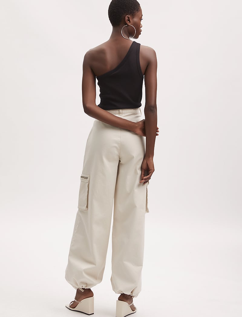 Gestuz - DrewGZ one shoulder - Ärmellose tops - black - 3