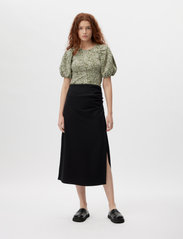 Gestuz - RosilleGZ blouse - short-sleeved blouses - chive green rose - 2