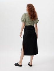 Gestuz - RosilleGZ blouse - short-sleeved blouses - chive green rose - 3