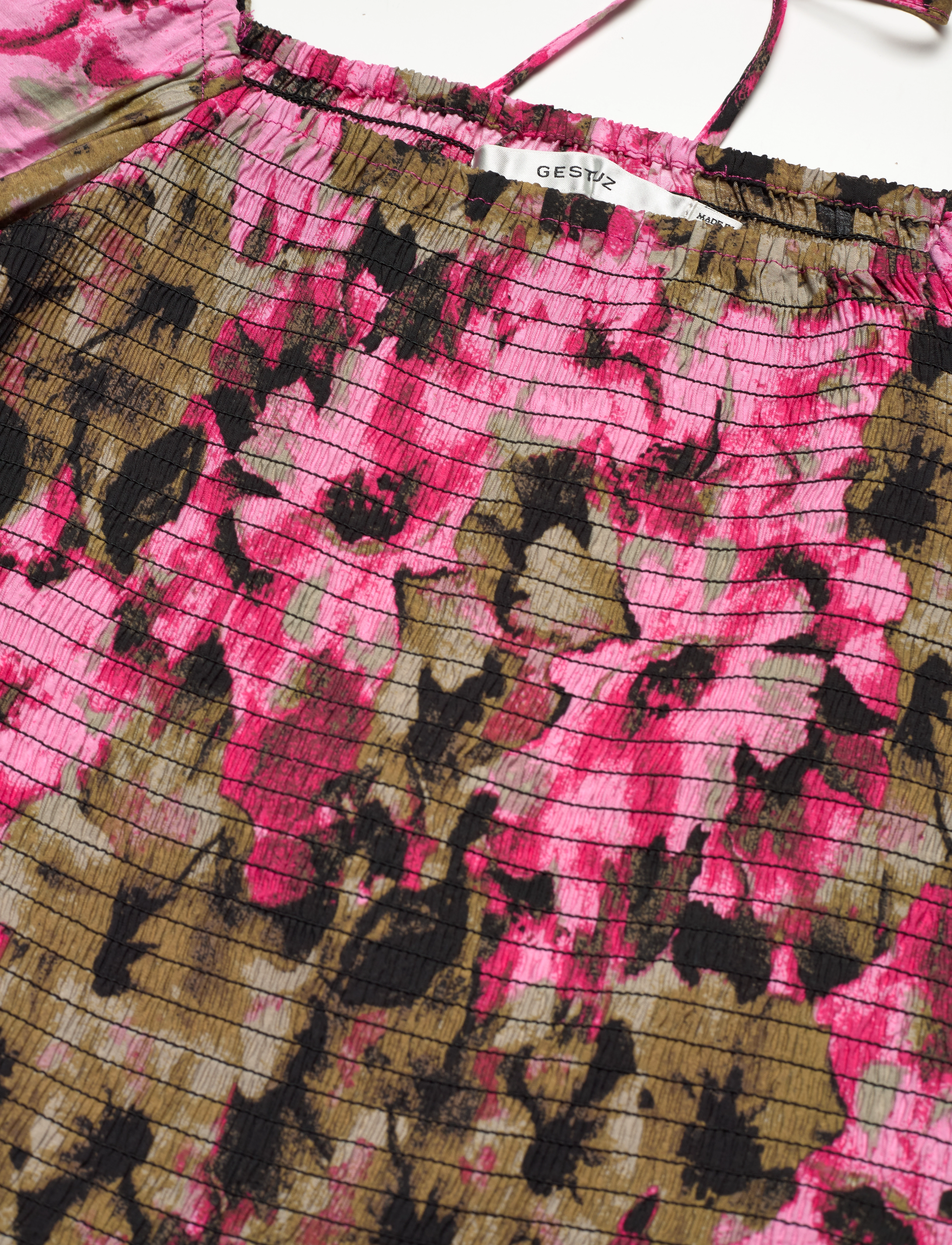 Gestuz - TaralynGZ blouse - short-sleeved blouses - artistic pink flower - 4