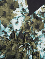 Gestuz - BlishaGZ wrap blouse - kortærmede bluser - artistic blue flower - 4