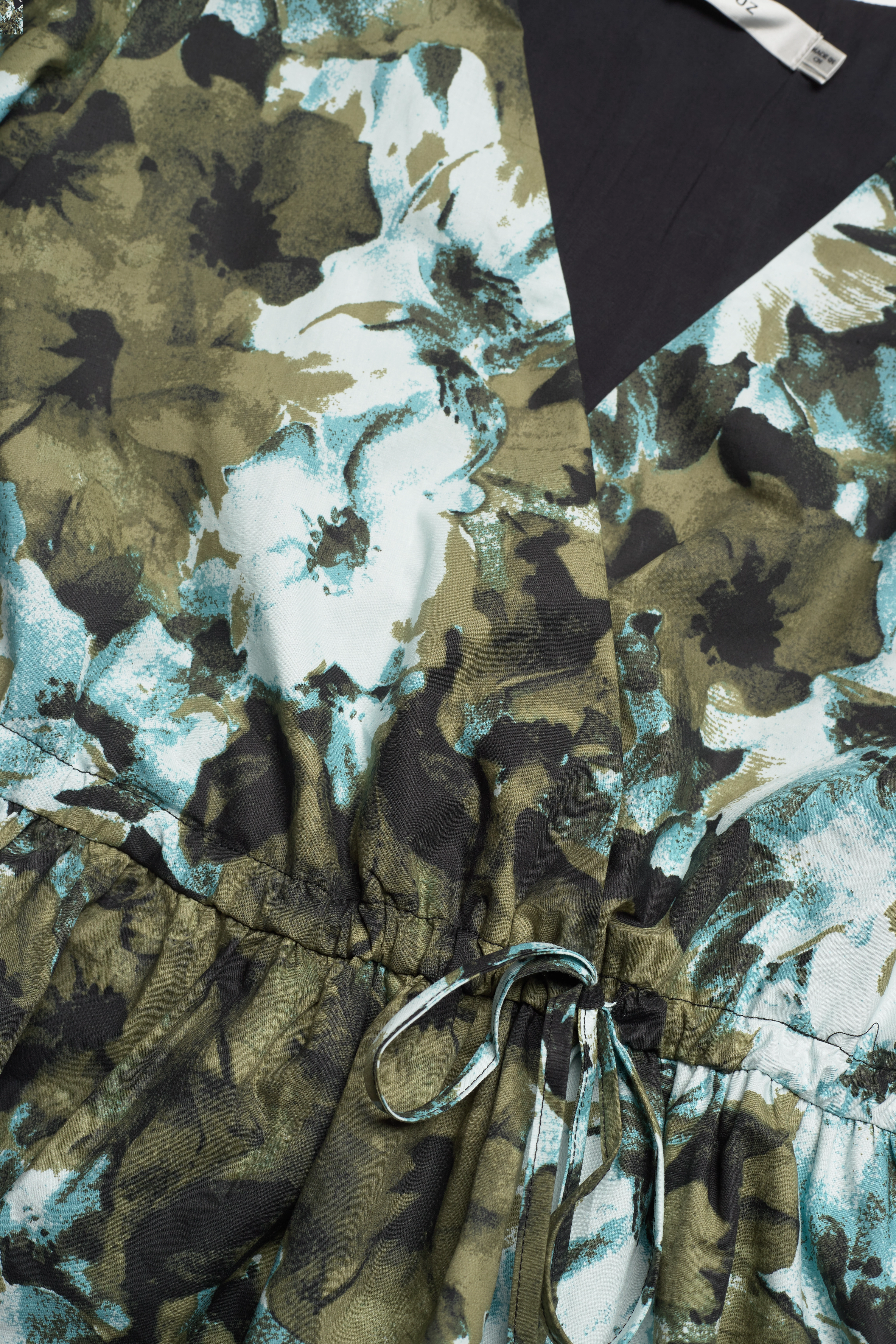 Gestuz - BlishaGZ wrap blouse - artistic blue flower - 4