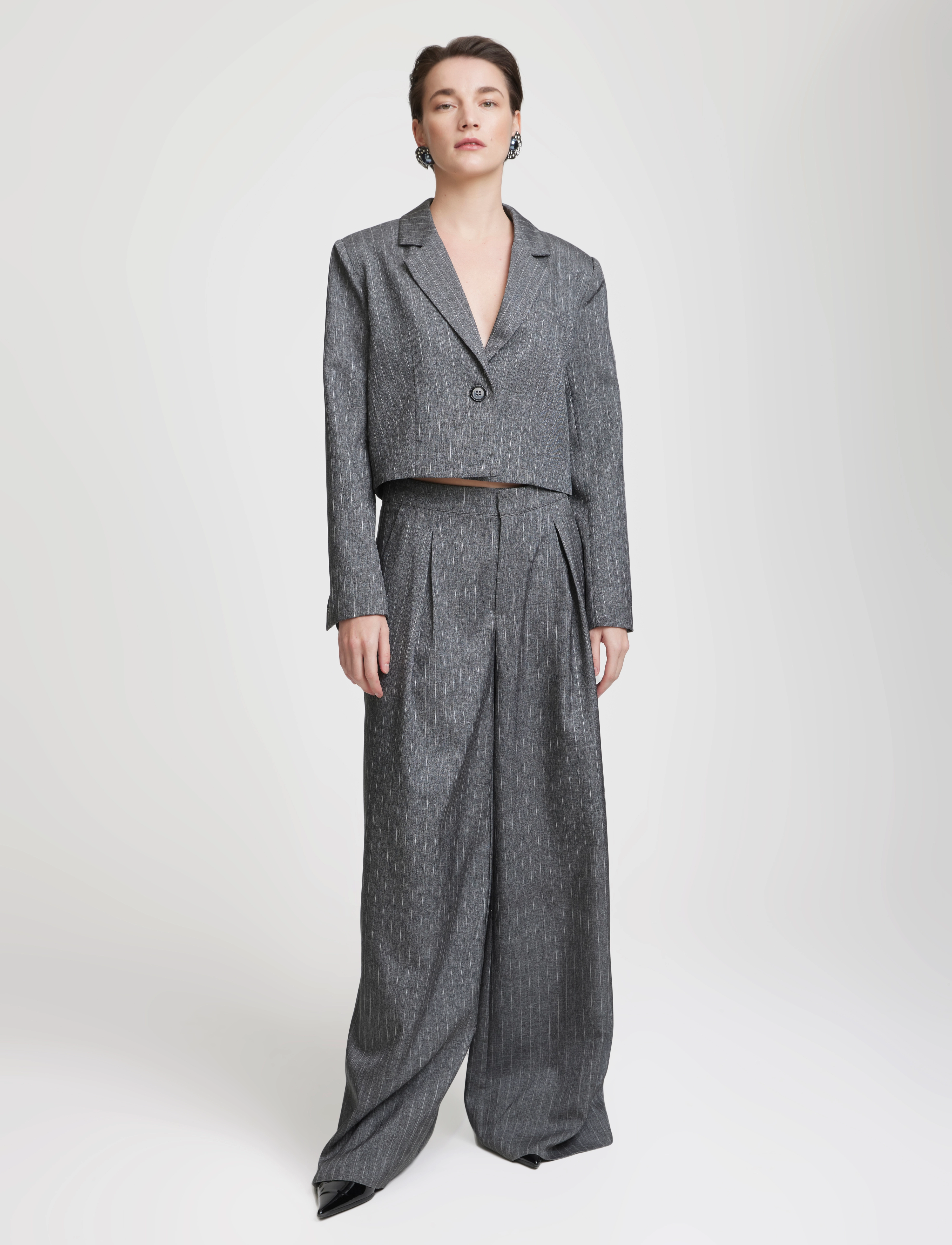Gestuz - AlinaGZ cropped blazer - dark grey pinstripe - 2