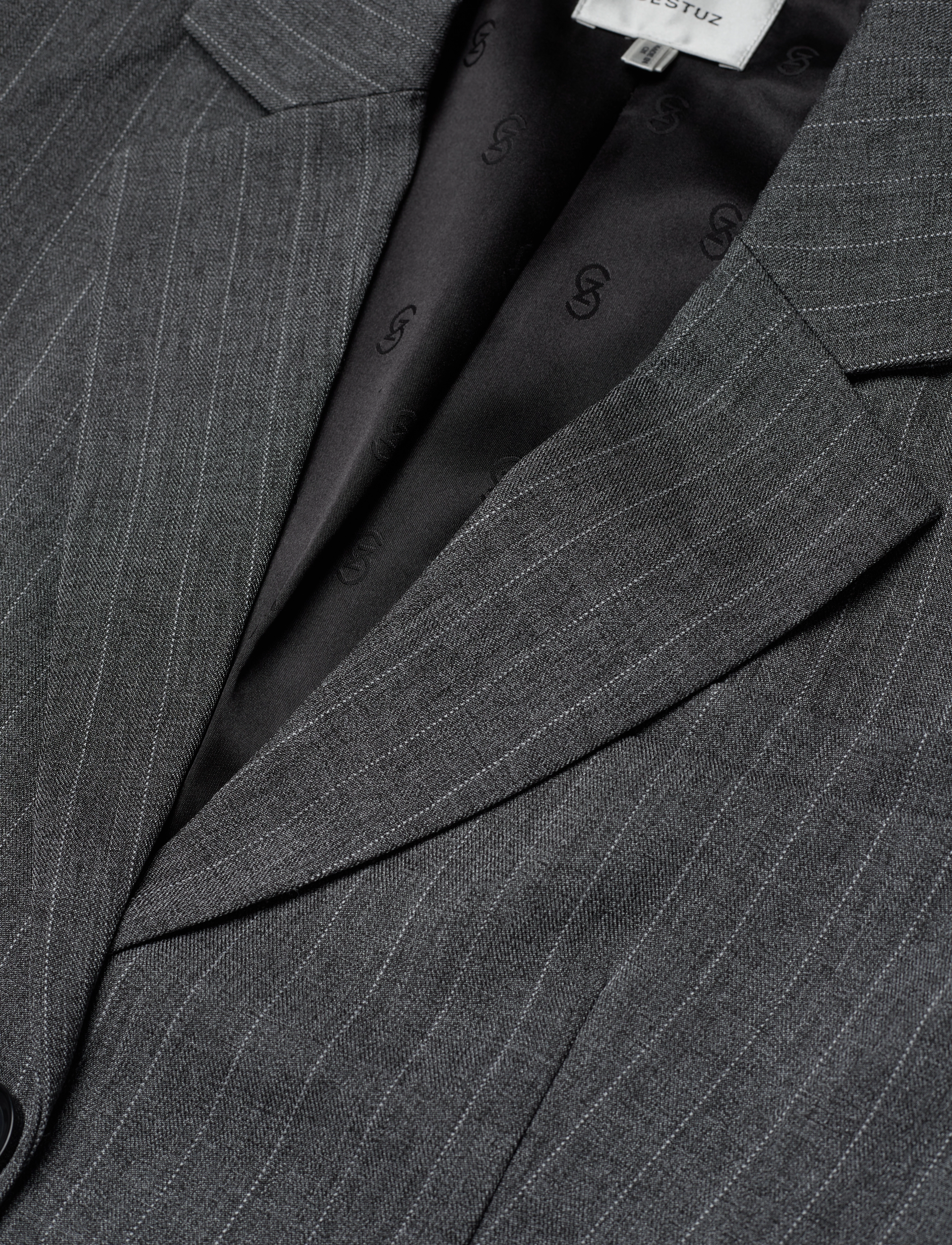 Gestuz - AlinaGZ cropped blazer - dark grey pinstripe - 5