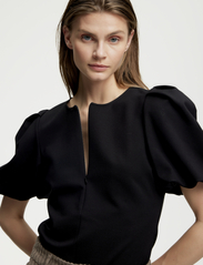Gestuz - BlancaGZ blouse - short-sleeved blouses - black - 4