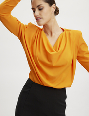 Gestuz - UminaGZ blouse - langermede bluser - flame orange - 3