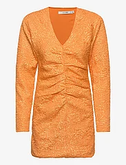 Gestuz - MaisieGZ dress - juhlamekot - flame orange - 1