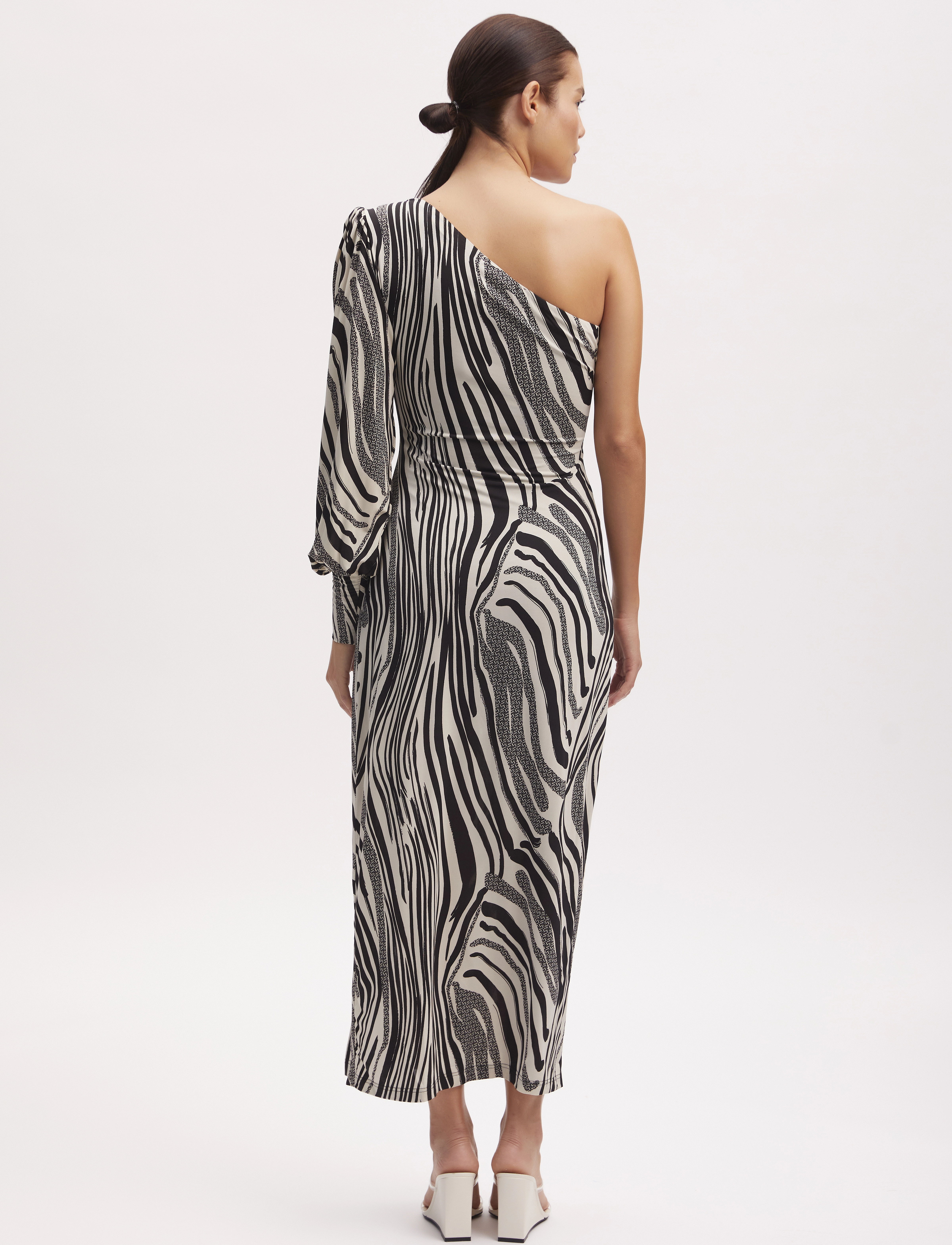 Gestuz - OdaGZ p one shoulder dress - festtøj til outletpriser - black/silver birch logo - 3